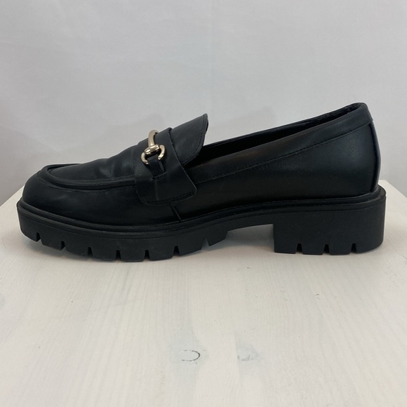 Esprit Alina Round Toe Loafer - Picture 4 of 11
